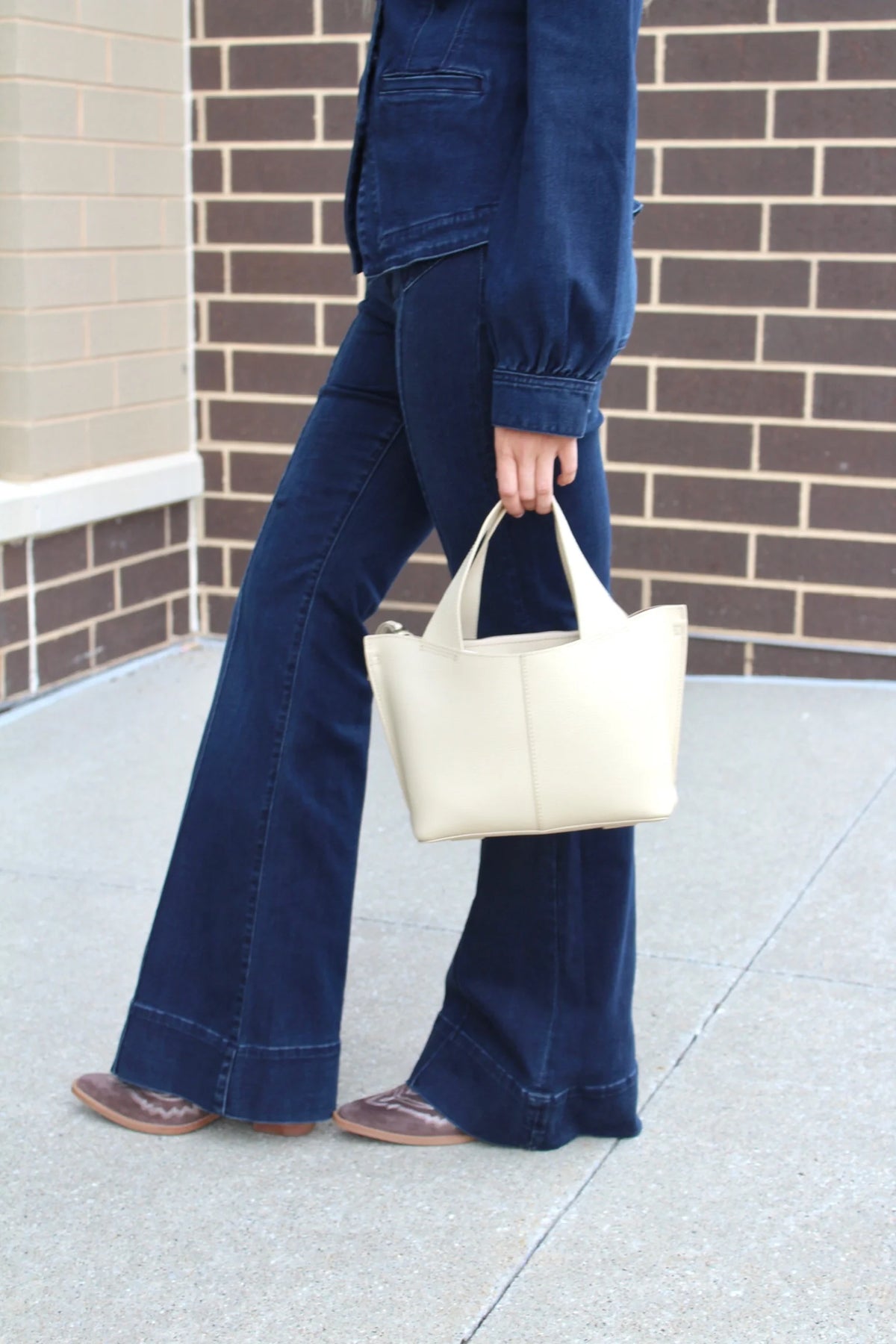 LIVERPOOL HANNAH HIGH RISE FLARE JEANS WITH PATCH POCKETS